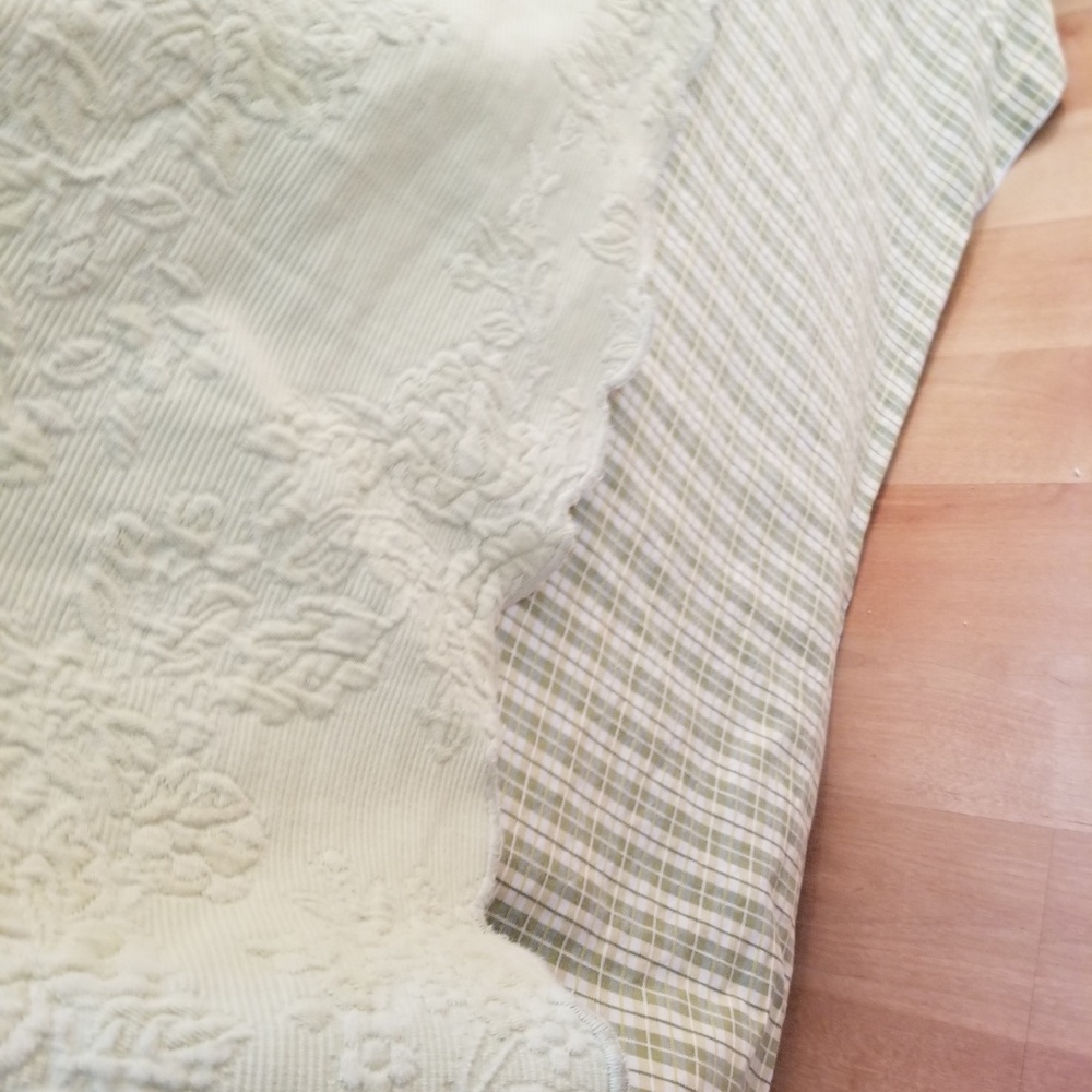 EUC - Custom bedskirt King size - Picture 4 of 8
